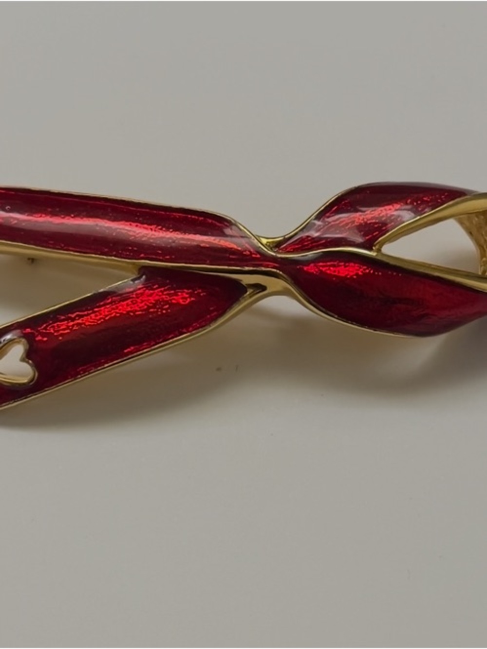 Vintage 1992 Gigi Red Enamel Ribbon Heart Brooch Pin